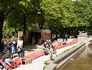 Kulturstrand an der Ludwigsbrücke am Vater-Rhein-Brunnen (Foto: Martin Schmitz)